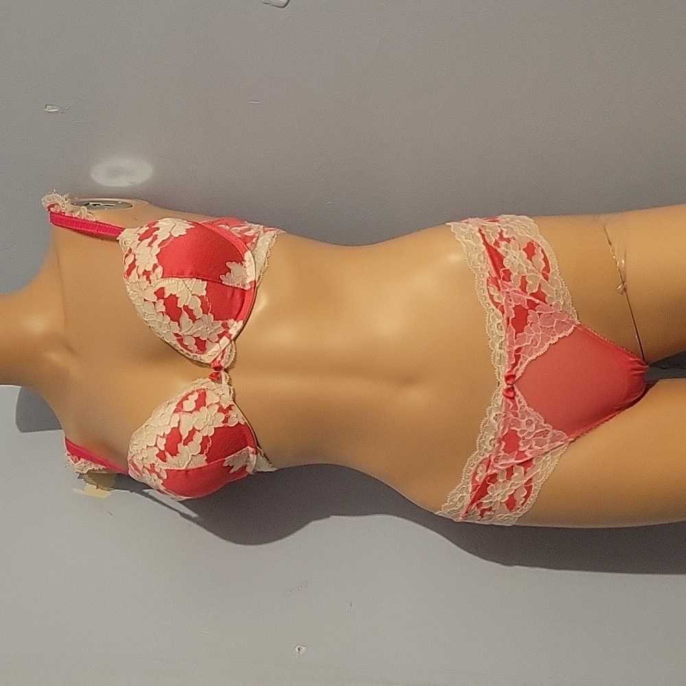 ❤️ NWOT RARE VERY SEXY 2 PEICE SET 32C